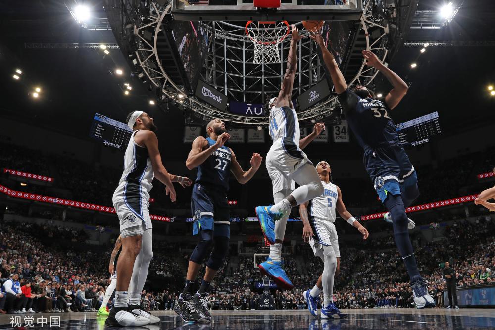 继而在国际 继而在国际